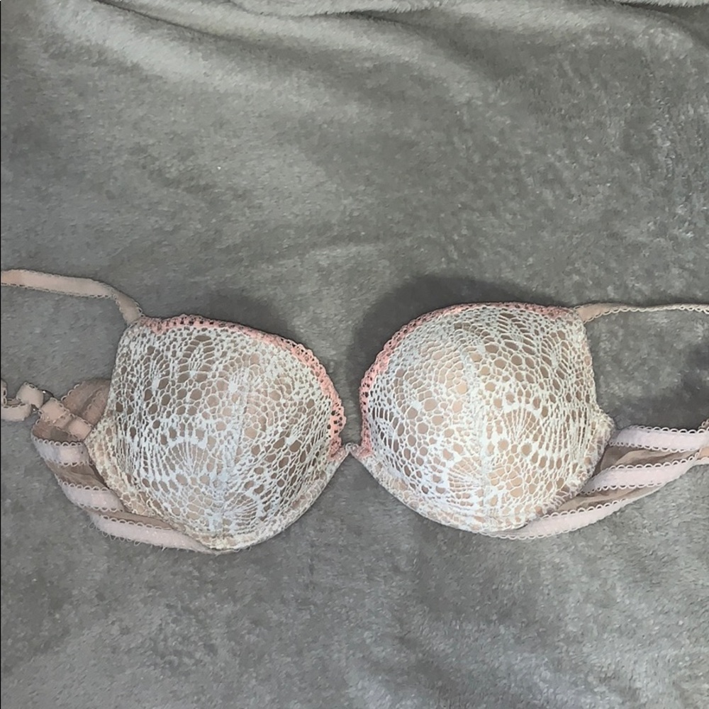8 Victoria’s secret and pink bras